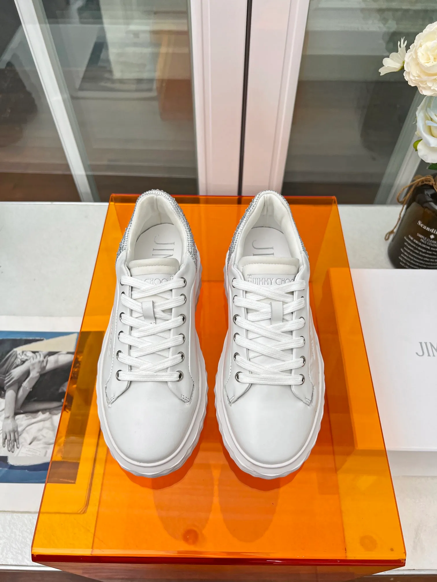 👟👟Ex-factory price 640👟👟 (hot tail diamond) Jimmy choo Jimmy Choo 2024 spring and summer Jc new Diamond New sneaker series 🔥The upper is made of original customized cowhide leather spliced with breathable Lycra embellished with Swarovski crystal diamonds to enjoy the brand's luxury and trend 💥The soles are made of brand elements to resist diamond multi-faceted cutting and have a full three-dimensional feel 🎵The soles are gradually thinner and thicker, and the design makes them more comfortable without any visual pressure 🌹A Diamond sneaker that is fashionable, comfortable, versatile and luxurious is worth owning🧚‍♀️ Fabric: Original imported top layer 🐂 cowhide Lining: Original Lycra breathable lining Feet: Original injection molded 🐑 Sheepskin Outsole: Original glass glue combined sole Size: 34-41 (customized size 34.41 is non-refundable)